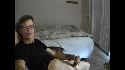 Snapshot of hewes1 chatting on 12/21/24, 11:01 hewes1 online show from 12/21/24, 11:01