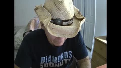 Snapshot of hewes1 chatting on 01/15/25, 10:35 hewes1 online show from 01/15/25, 10:35