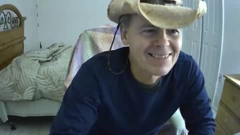 Snapshot of hewes1 chatting on 01/22/25, 10:37 hewes1 online show from 01/22/25, 10:37