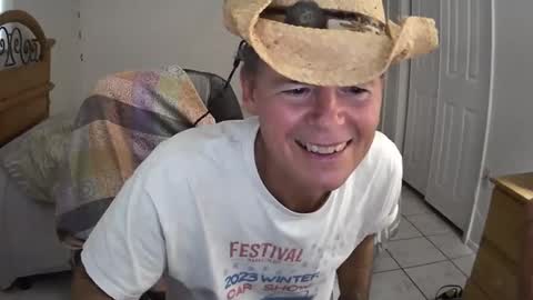 Snapshot of hewes1 chatting on 02/07/25, 08:42 hewes1 online show from 02/07/25, 08:42