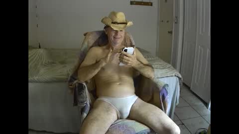 Snapshot of hewes1 chatting on 02/08/25, 08:42 hewes1 online show from 02/08/25, 08:42