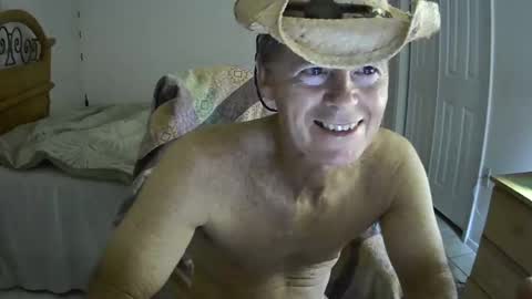 Snapshot of hewes1 chatting on 02/11/25, 09:42 hewes1 online show from 02/11/25, 09:42