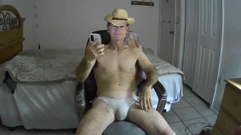 Snapshot of hewes1 chatting on 02/14/25, 09:13 hewes1 online show from 02/14/25, 09:13