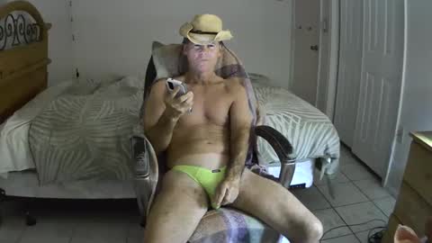 Snapshot of hewes1 chatting on 02/21/25, 05:24 hewes1 online show from 02/21/25, 05:24