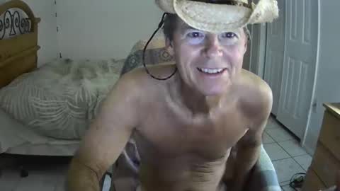 Snapshot of hewes1 chatting on 02/24/25, 09:32 hewes1 online show from 02/24/25, 09:32