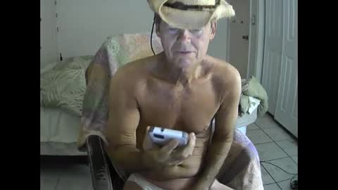 Snapshot of hewes1 chatting on 02/28/25, 09:47 hewes1 online show from 02/28/25, 09:47