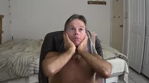 Snapshot of hewes1 chatting on 09/10/25, 06:52 hewes1 online show from 09/10/25, 06:52