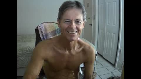 Snapshot of hewes1 chatting on 10/19/25, 09:43 hewes1 online show from 10/19/25, 09:43