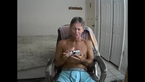 Snapshot of hewes1 chatting on 10/19/25, 11:38 hewes1 online show from 10/19/25, 11:38