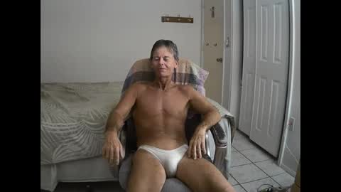 Snapshot of hewes1 chatting on 10/22/25, 05:19 hewes1 online show from 10/22/25, 05:19