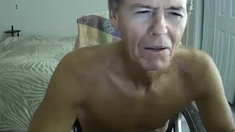 Snapshot of hewes1 chatting on 11/05/25, 10:26 hewes1 online show from 11/05/25, 10:26