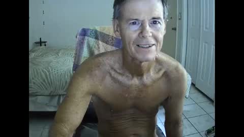 Snapshot of hewes1 chatting on 11/13/25, 10:47 hewes1 online show from 11/13/25, 10:47