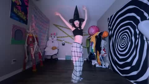 Snapshot of hexivu chatting on 10/19/25, 06:47 salem online show from 10/19/25, 06:47