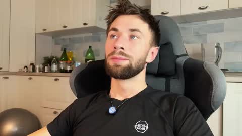 Arnold online show from 12/14/25, 02:28