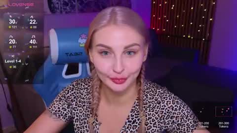 hey_cassie online show from 11/17/25, 04:13