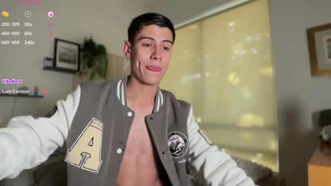 Snapshot of hey_cesard chatting on 12/29/24, 03:13 hey_cesard online show from 12/29/24, 03:13