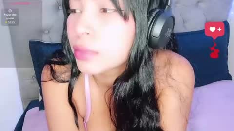 Snapshot of heyemi09 chatting on 06/25/26, 10:36 heyemi09 online show from 06/25/26, 10:36