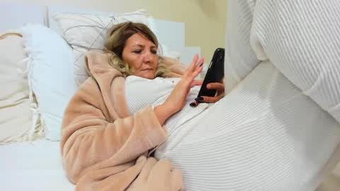 Snapshot of heyheygrey chatting on 02/13/25, 01:15 Heyheygrey online show from 02/13/25, 01:15