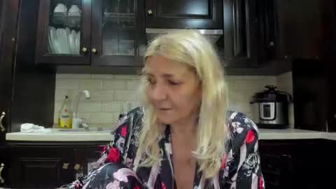 Snapshot of heyheygrey chatting on 10/04/25, 04:10 Heyheygrey online show from 10/04/25, 04:10