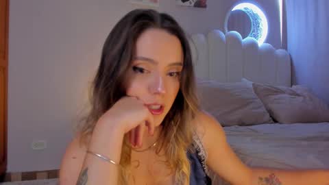 Snapshot of heymartina chatting on 11/24/25, 02:17 Martina Ricci Show schedule Monday to Friday 8am colombia time I work some weekends online show from 11/24/25, 02:17