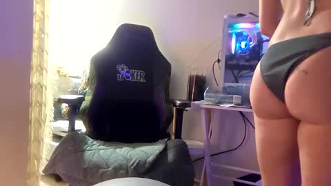 FlexieFae online show from 02/27/25, 06:50