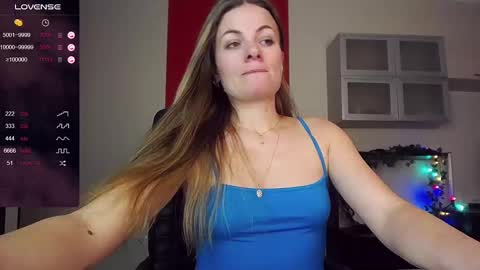 Snapshot of hi_bye_ chatting on 02/11/25, 04:35 Lina online show from 02/11/25, 04:35