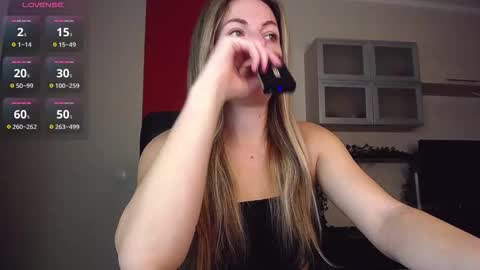 Snapshot of hi_bye_ chatting on 11/30/25, 08:40 Lina online show from 11/30/25, 08:40