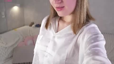 Snapshot of hi_miraa chatting on 07/18/26, 11:52 Mira online show from 07/18/26, 11:52