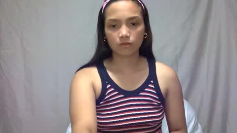 hi_there99 online show from 10/17/25, 02:26