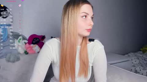 Snapshot of hidden_charm chatting on 02/05/26, 06:01 Elizabeth online show from 02/05/26, 06:01