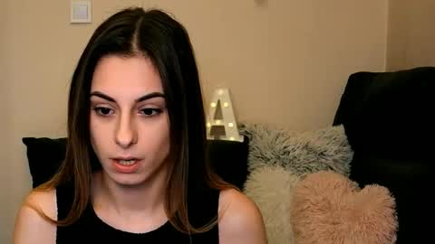 Snapshot of hidden_gem__ chatting on 11/27/25, 05:26 Ana online show from 11/27/25, 05:26