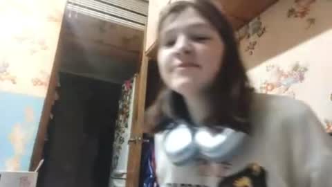 Snapshot of hiengandy chatting on 07/17/26, 07:19 Allison online show from 07/17/26, 07:19