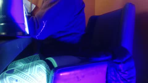 Snapshot of high__five chatting on 12/19/25, 06:42 high__five online show from 12/19/25, 06:42