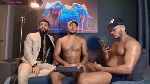 Snapshot of highlatin_guys chatting on 03/03/25, 02:04 Terry and E online show from 03/03/25, 02:04