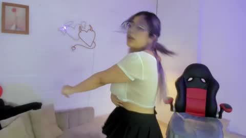 hikaru_dl online show from 03/08/25, 06:43