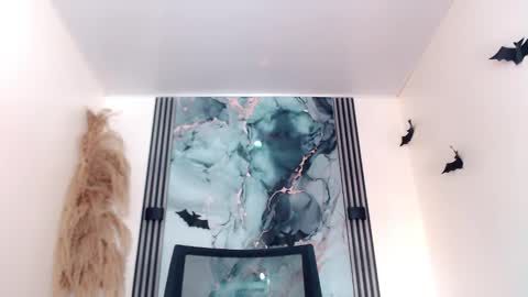 Hilary Avilan online show from 11/04/25, 07:13