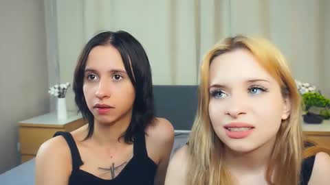 Snapshot of hildredmeiste chatting on 02/10/26, 09:08 bella online show from 02/10/26, 09:08