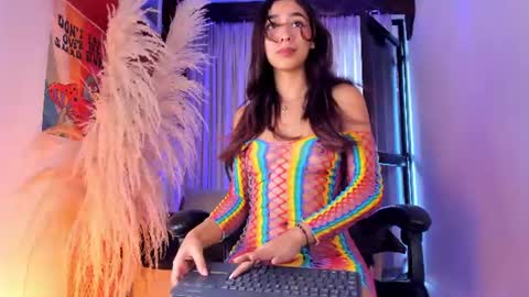 H I L E Y   online show from 06/26/26, 02:54