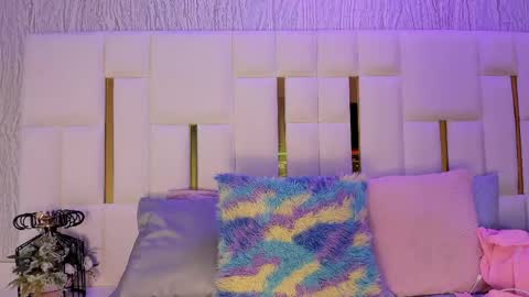 Snapshot of hillary_uckerman_ chatting on 06/07/26, 11:36 Hillary online show from 06/07/26, 11:36