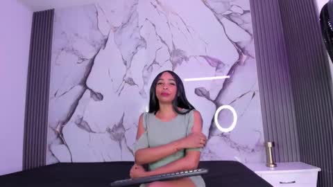 Snapshot of hillarytonsonx chatting on 09/10/25, 12:05 Hillarytonsonx online show from 09/10/25, 12:05