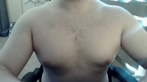 Snapshot of himbo_fox chatting on 06/15/26, 08:00 Himbo fox online show from 06/15/26, 08:00