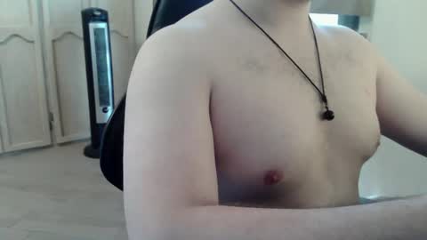 Snapshot of himbo_fox chatting on 06/21/26, 12:24 Himbo fox online show from 06/21/26, 12:24
