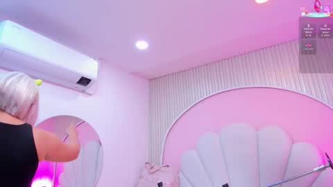 hinata_dolly online show from 10/30/25, 11:00