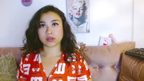 Snapshot of hinataleecs chatting on 01/05/25, 10:43 hinata lee online show from 01/05/25, 10:43