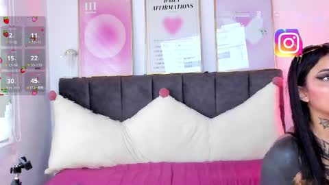  Karol  Independent Model online show from 04/02/26, 11:02