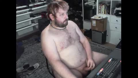 hipguy91 online show from 12/17/25, 05:24