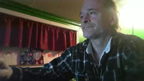 Snapshot of hippiedad333 chatting on 02/04/26, 04:29 hippiedad333 online show from 02/04/26, 04:29