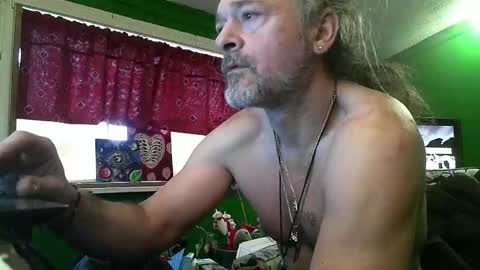 Snapshot of hippiedad333 chatting on 02/21/26, 02:40 hippiedad333 online show from 02/21/26, 02:40