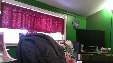 Snapshot of hippiedad333 chatting on 02/23/26, 09:56 hippiedad333 online show from 02/23/26, 09:56