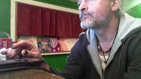 Snapshot of hippiedad333 chatting on 03/03/26, 01:34 hippiedad333 online show from 03/03/26, 01:34